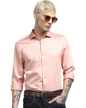 shirt with spread collar