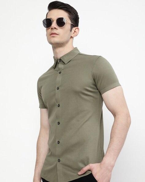 shirt with spread collar