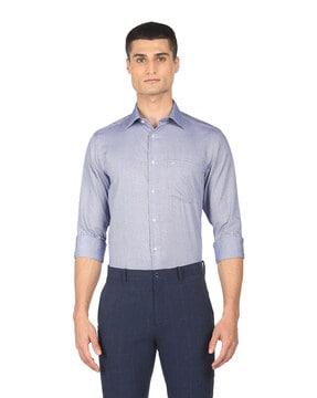 shirt with spread collar