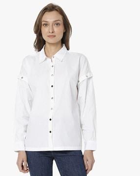 shirt with spread collar