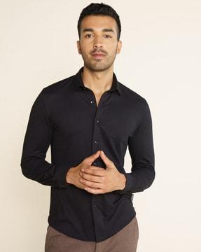 shirt with spread collar