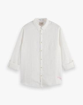 shirt with spread collar