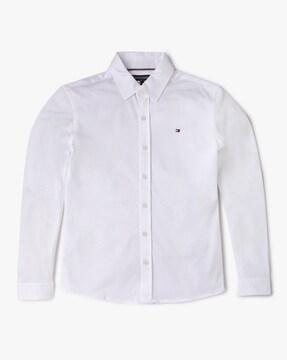 shirt with spread collar