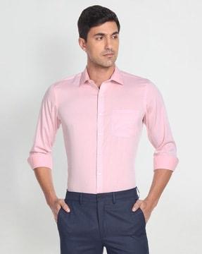 shirt with spread collar