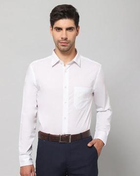 shirt with spread collar