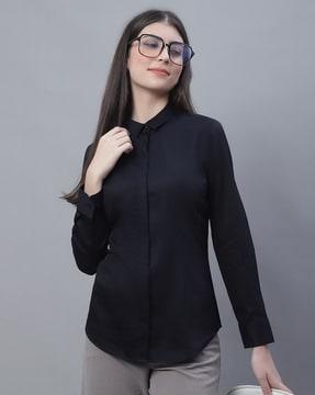 shirt with spread collar