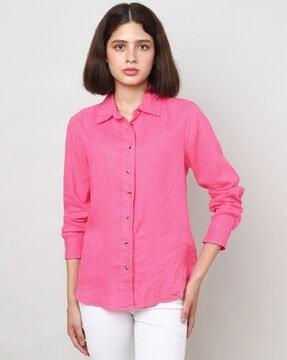 shirt with spread collar