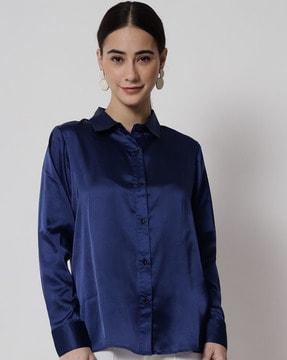 shirt with spread-collar