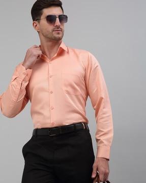 shirt with spread collar