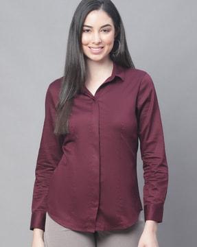 shirt with spread collar