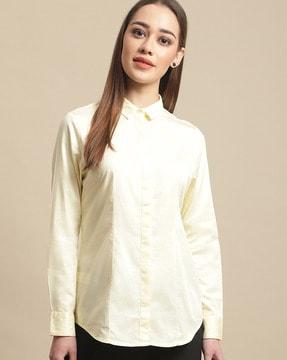 shirt with spread collar