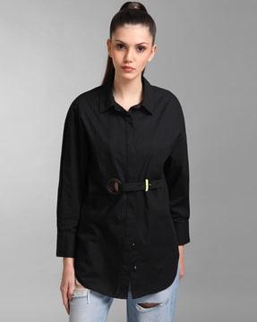 shirt with spread collar