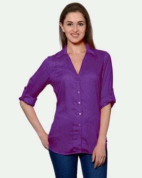 shirt with spread collar