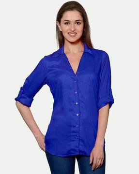 shirt with spread collar