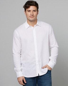 shirt with spread collar