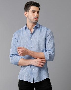 shirt with spread collar