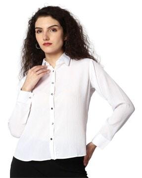 shirt with spread collar