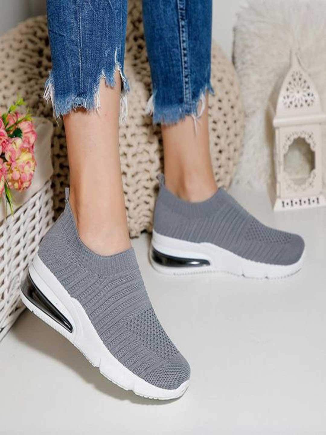 shoetopia girls grey  slip-on sneakers