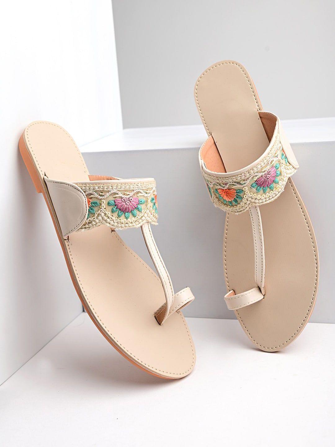 shoetopia women cream-coloured ethnic flats