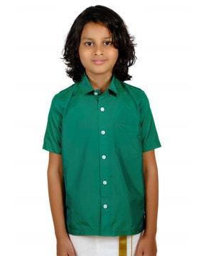 short sleeve collar-neck shirt with patch pocket