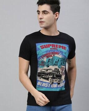 short sleeves t-shirt with graphic detail