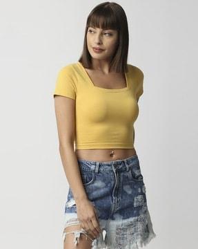 short-sleeve crop top