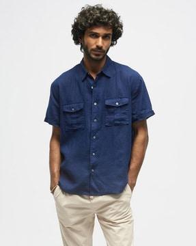short-sleeve shirt with flap pockets