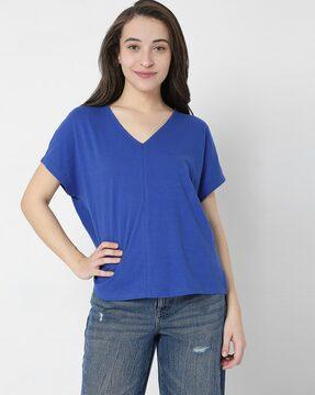 short-sleeve v-neck t-shirt