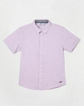 short-sleeves shirt with spread collar