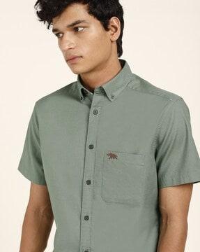 short sleeves button-down-collar shirt