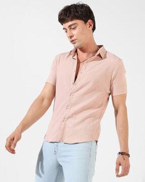 short-sleeves shirt with spread collar