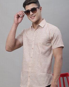 short-sleeves shirt with spread collar