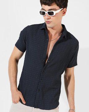 short-sleeves shirt with spread collar