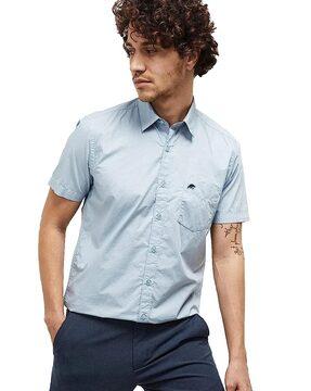 short sleeves shirt with spread collar