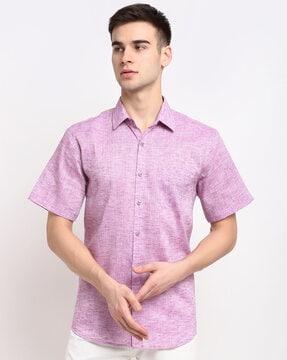 short-sleeves shirt with spread collar