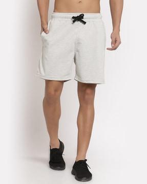 shorts with drawstring fastening