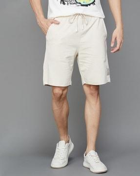 shorts with elasticated drawstring waistband