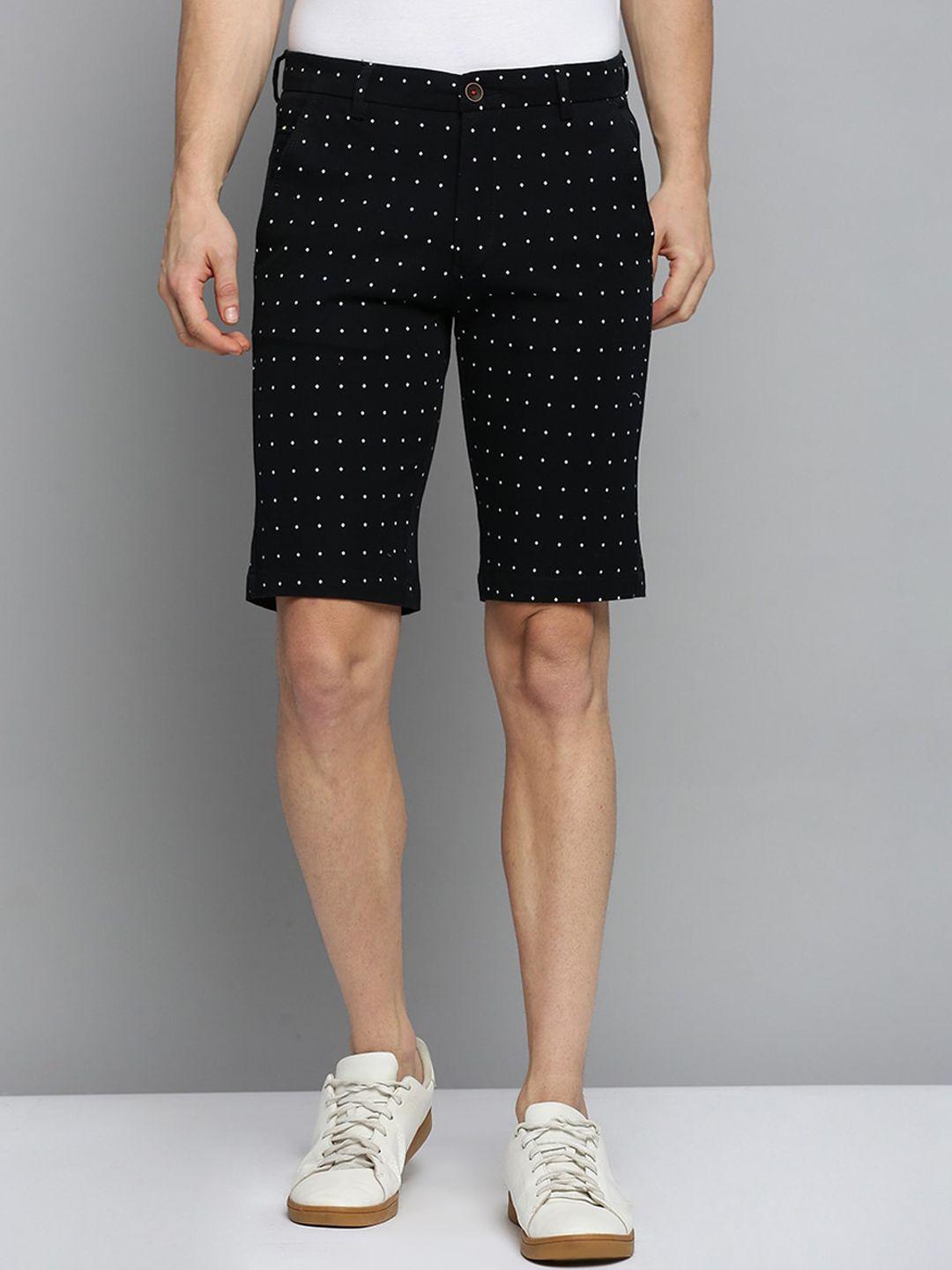 showoff men geometric printed mid rise cotton cambric chino shorts