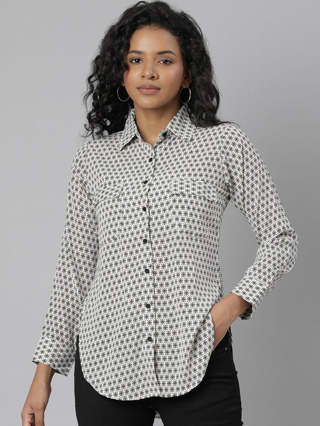 showoff standard slim fit geometric printed casual shirt