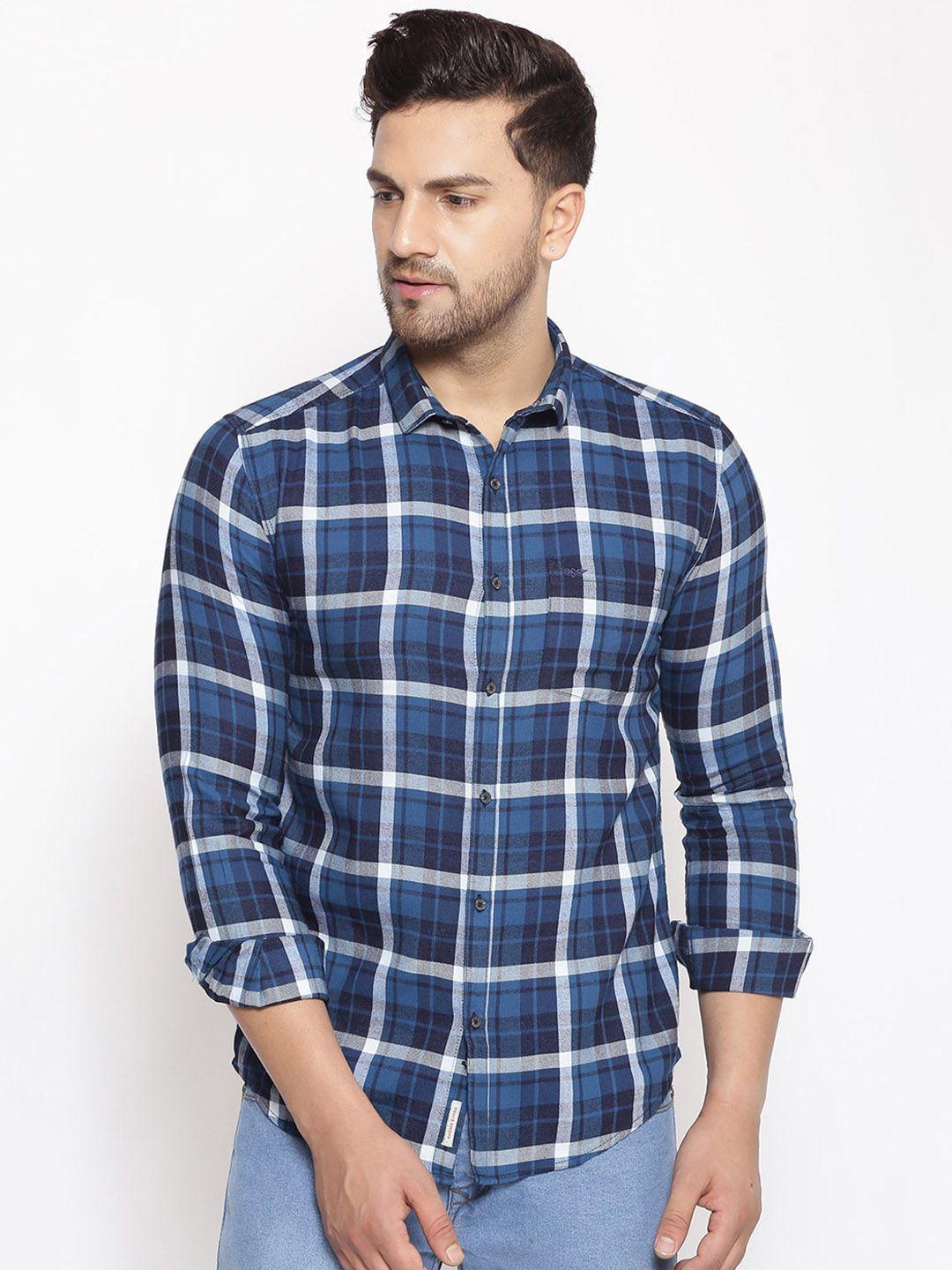 showoff men blue & white cotton classic slim fit checked casual shirt