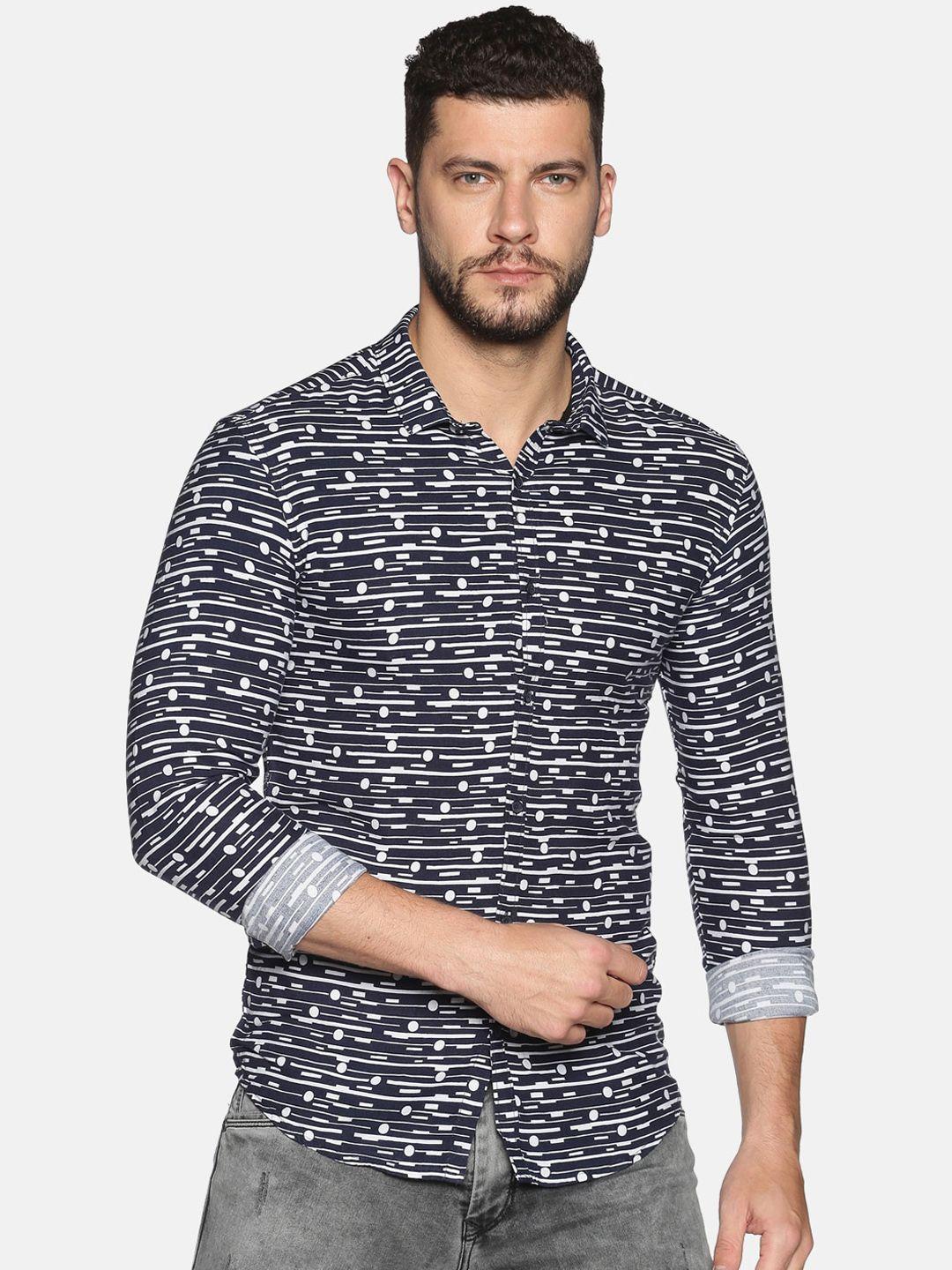 showoff men navy blue & white slim fit printed casual shirt