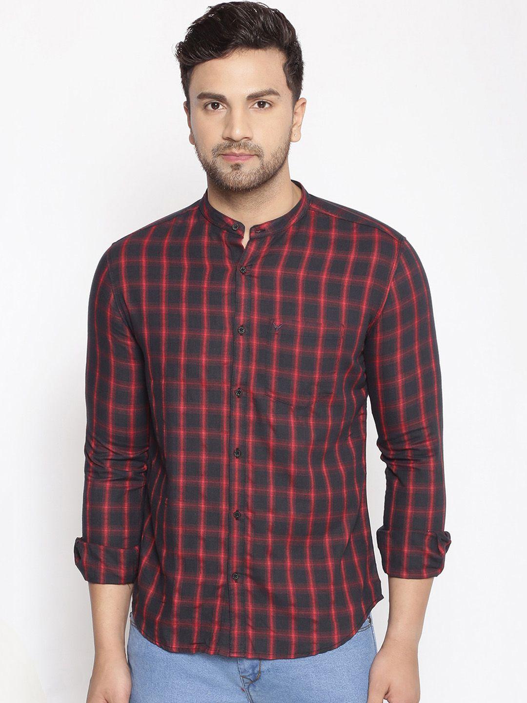 showoff men red & black cotton classic slim fit checked casual shirt