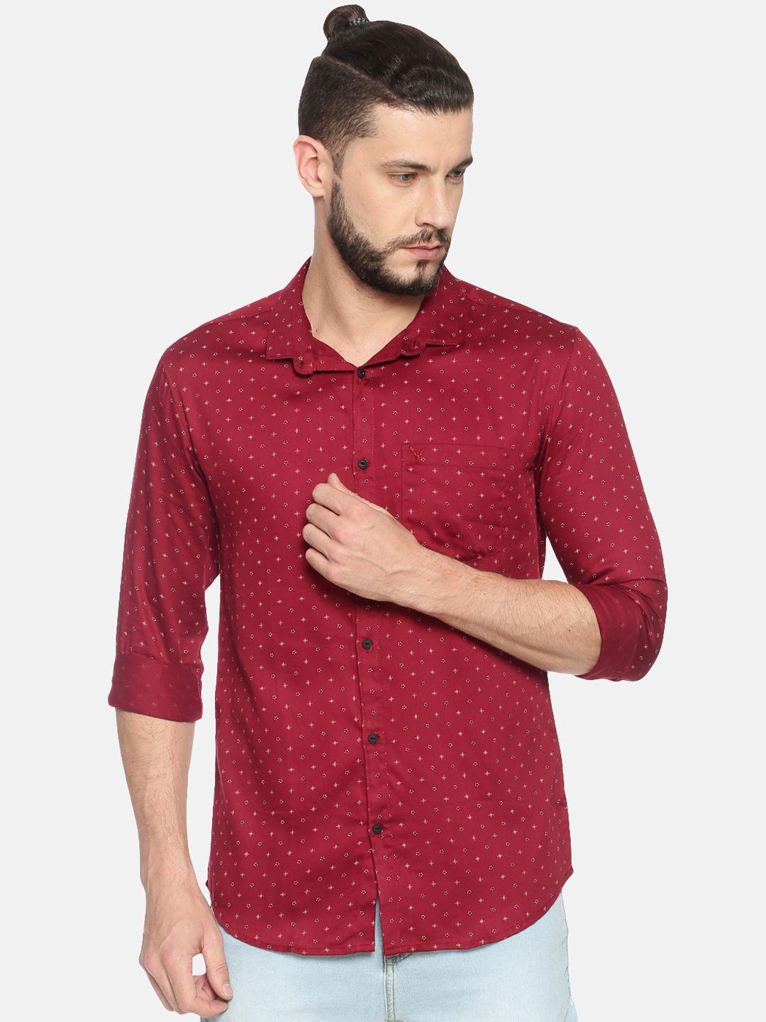 showoff men red & white slim fit printed casual shirt