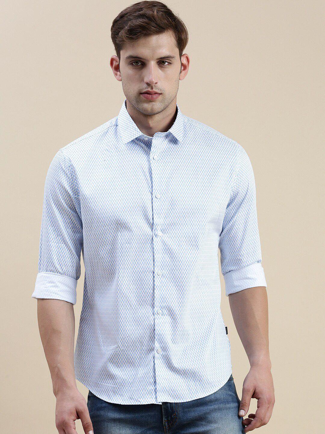 showoff standard slim fit geometric printed spread collar cotton casual shirt