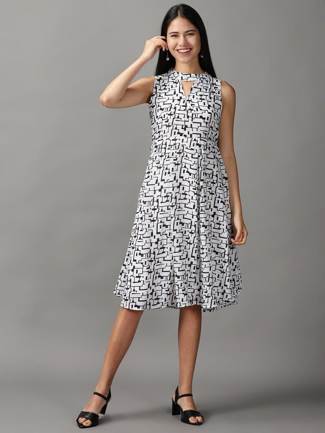 showoff women white & navy blue keyhole neck dress