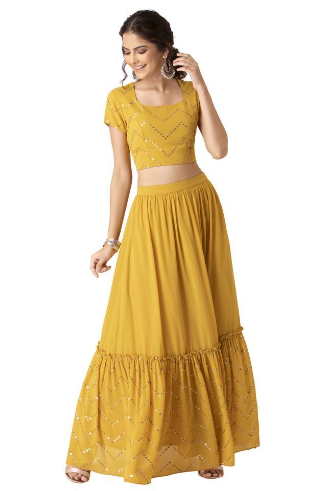 shraddha kapoor for indya yellow _ gold-toned geometric embellished regular crop top