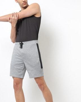 side striped shorts with drawstring fastening