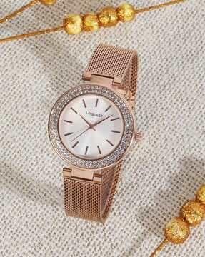 silver dial analogue fashion watch with mesh strap for women