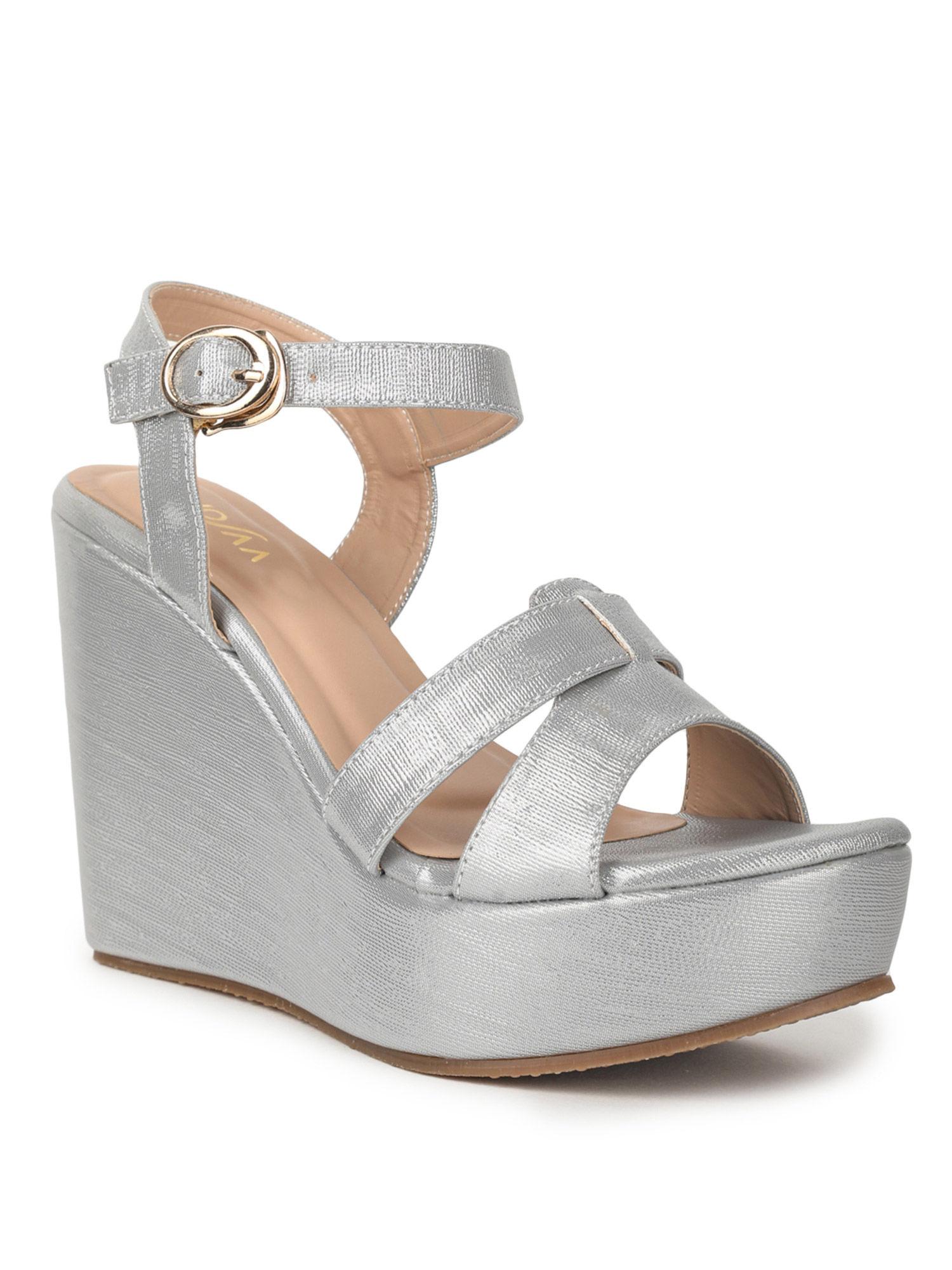 silver party textured wedges