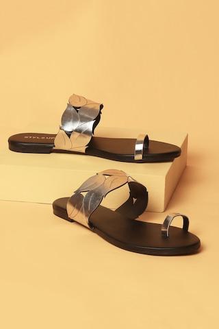 silver self design casual women chappal